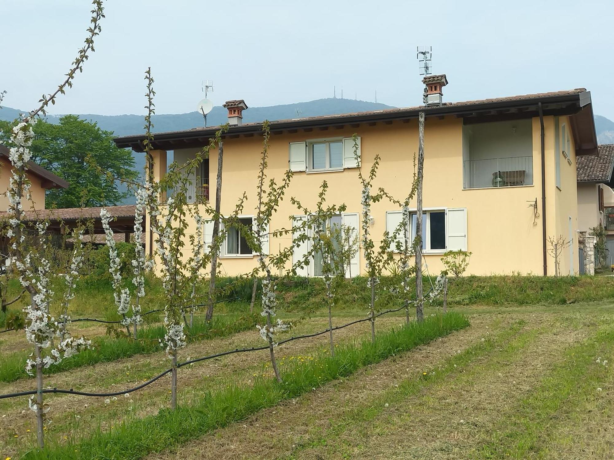 Cascina Legnago Trilocale A 6 Chilometri Da Salo' Apartment Villanuova sul clisi Exterior photo