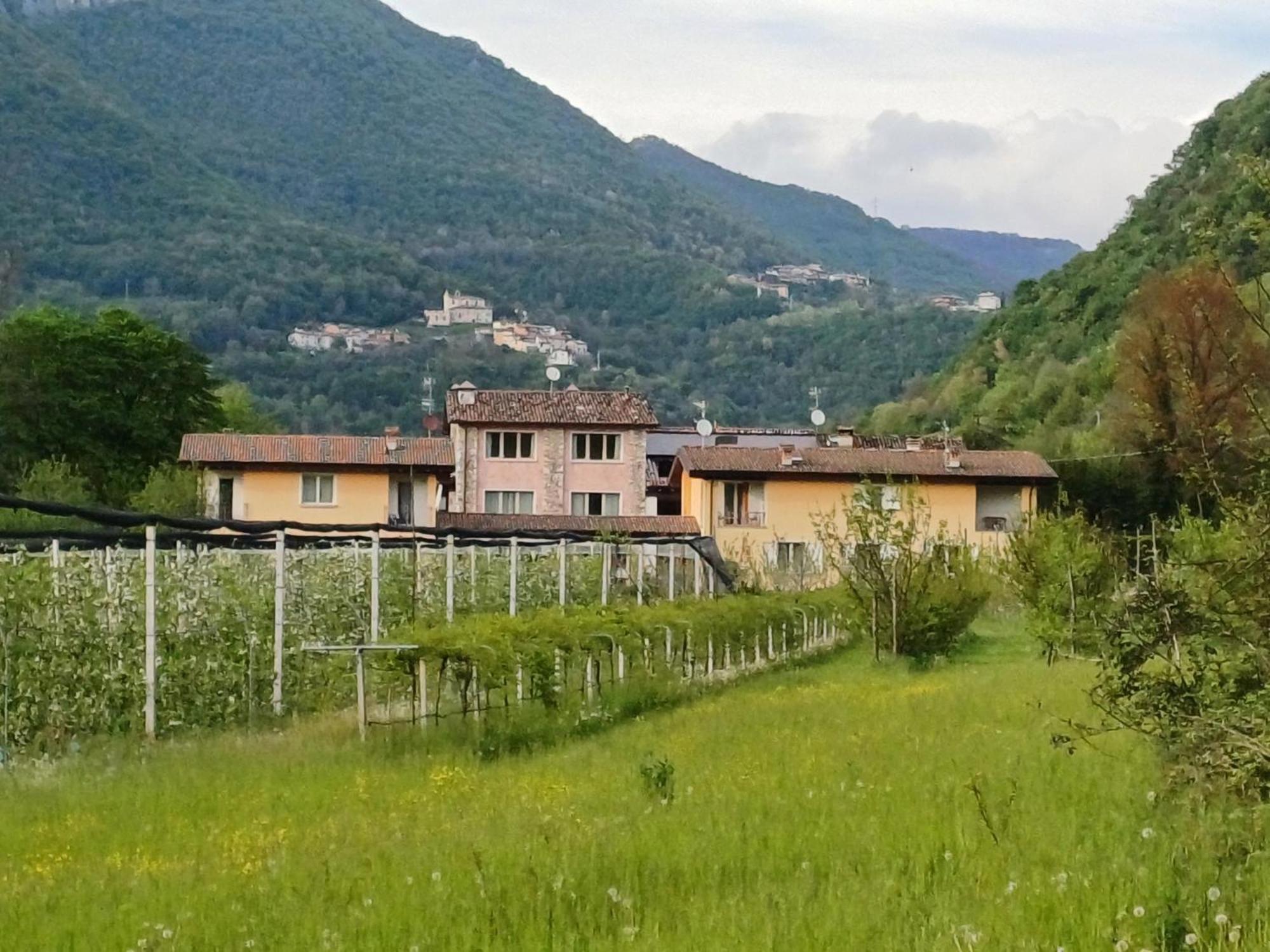 Cascina Legnago Trilocale A 6 Chilometri Da Salo' Apartment Villanuova sul clisi Exterior photo
